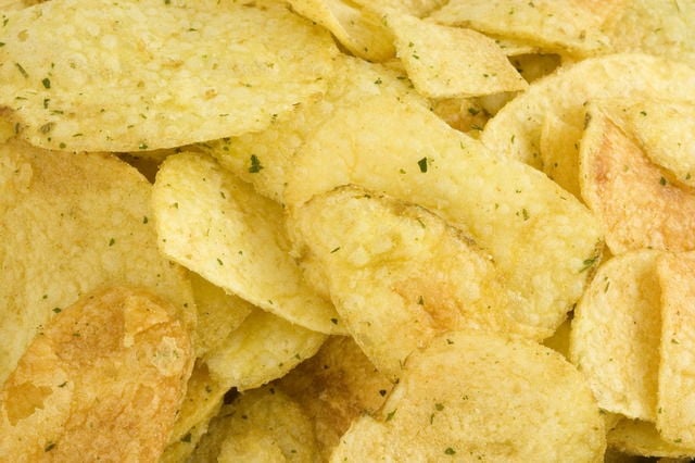 A photo of fried potato crisps